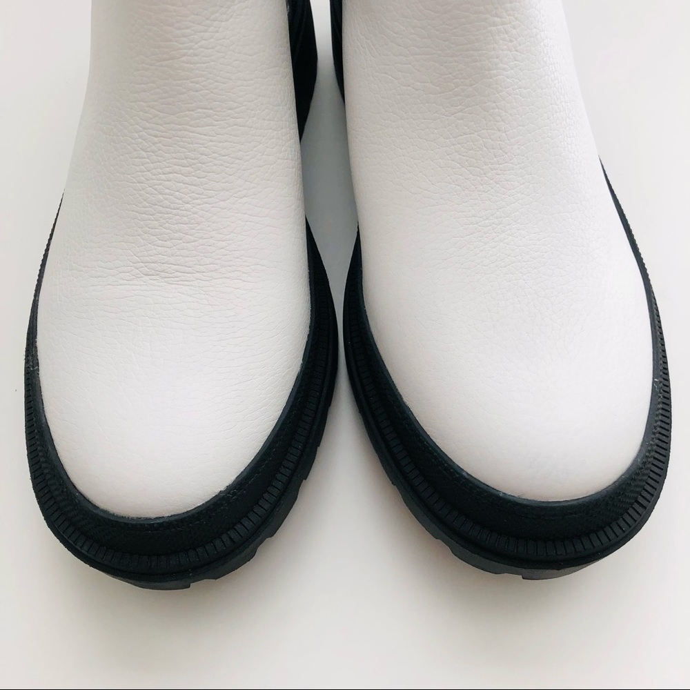 NWOT Lucky Brand Women's White Ellerey Lug Sole Leather Bootie size 10 - Picture 4 of 12